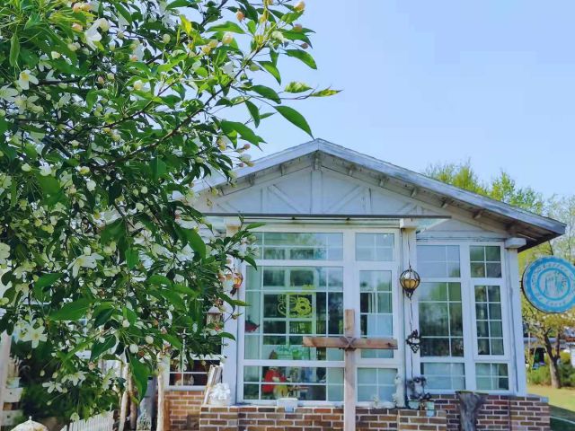 沈陽(yáng)棋盤(pán)山下的咖啡館-圖片來(lái)源編輯網(wǎng)